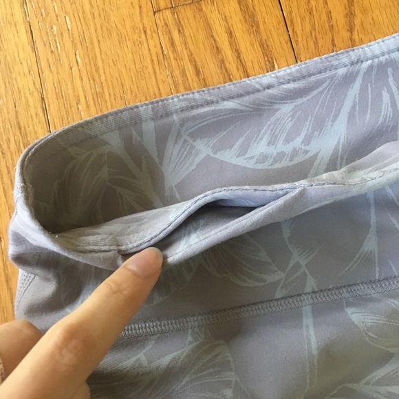 Fabletics Mid-Rise Printed PowerHold Capri Legging - Picture 6 of 8